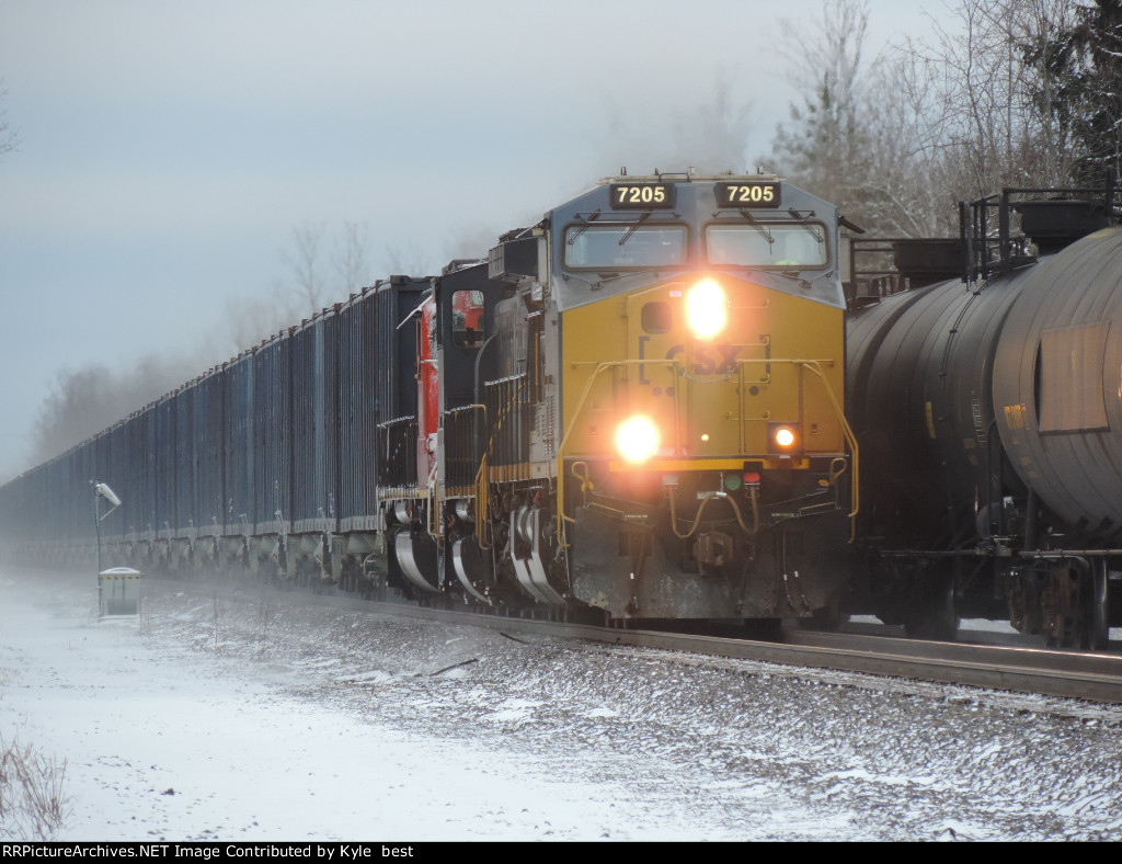 CSX 7205 on M627